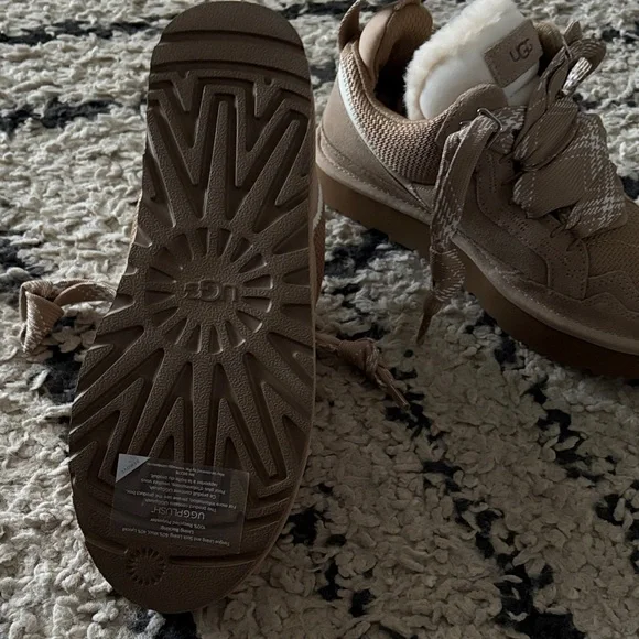 UGG Beige Sneakers with Checkered Laces - Picture 3 of 6